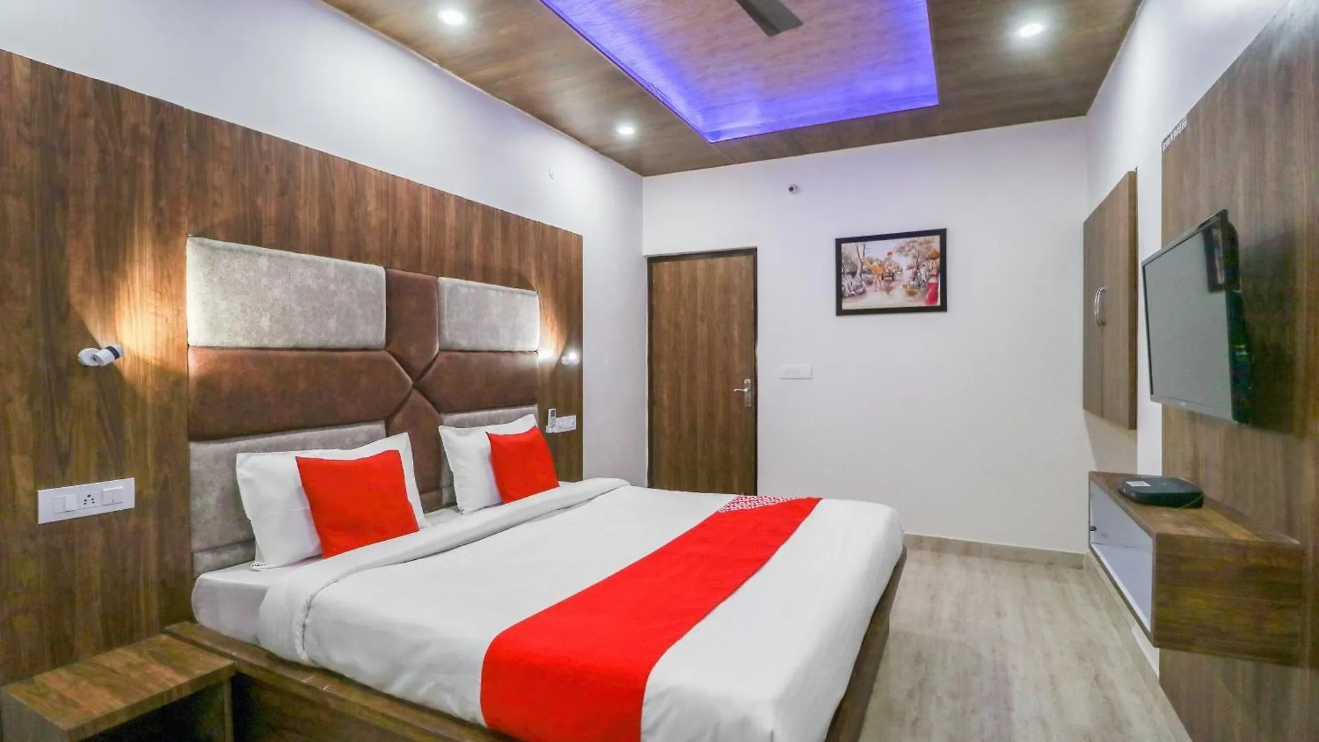 Oyo Flagship Hotel Ambani Zirakpur 4*,